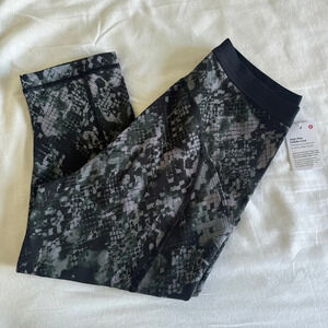 🆕 Lululemon HR Paddle Crop 15.75” Hideaway Multi